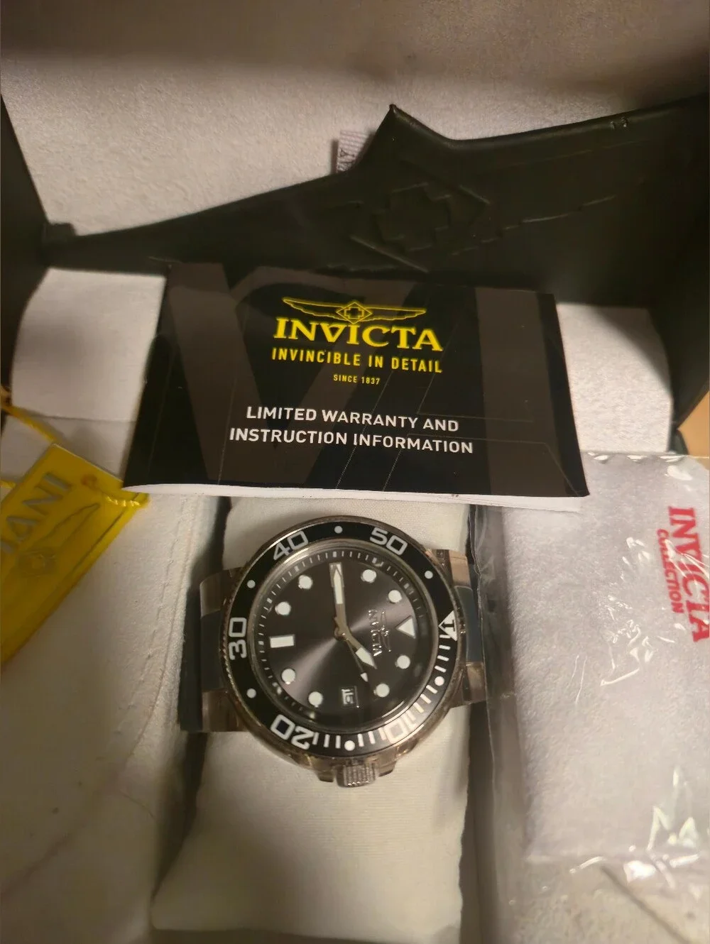 Nwt Invicta Men's Black Dive Watch with Rubber Strap